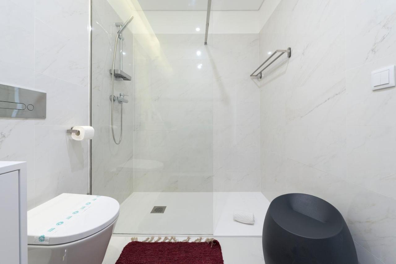 Lovelystay - Central Flat W/ Ac & Balcony OOporto Esterno foto
