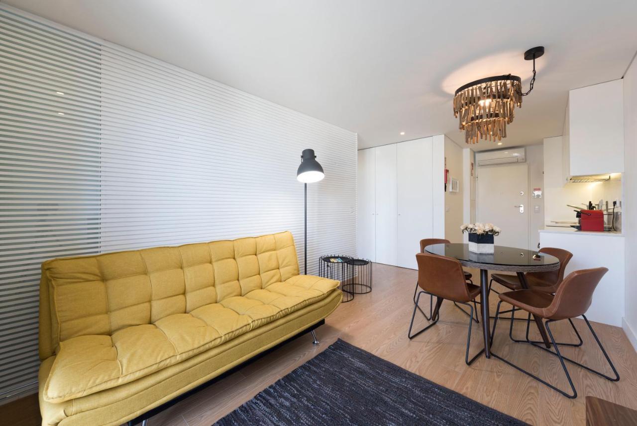 Lovelystay - Central Flat W/ Ac & Balcony OOporto Esterno foto
