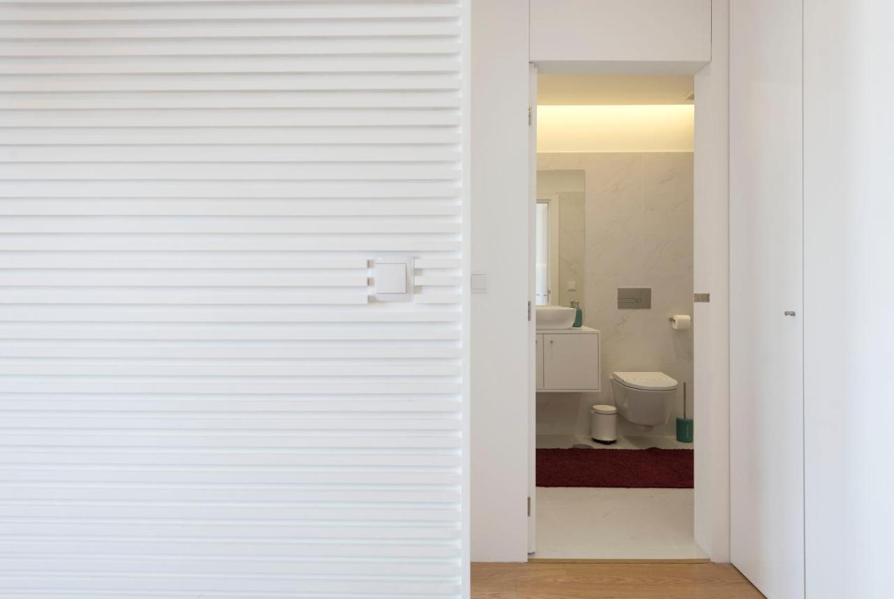Lovelystay - Central Flat W/ Ac & Balcony OOporto Esterno foto